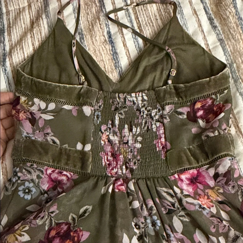 WHITE HOUSE BLACK MARKET STAPPY VELVET TRIM FLORAL DRESS - Picture 9 of 14